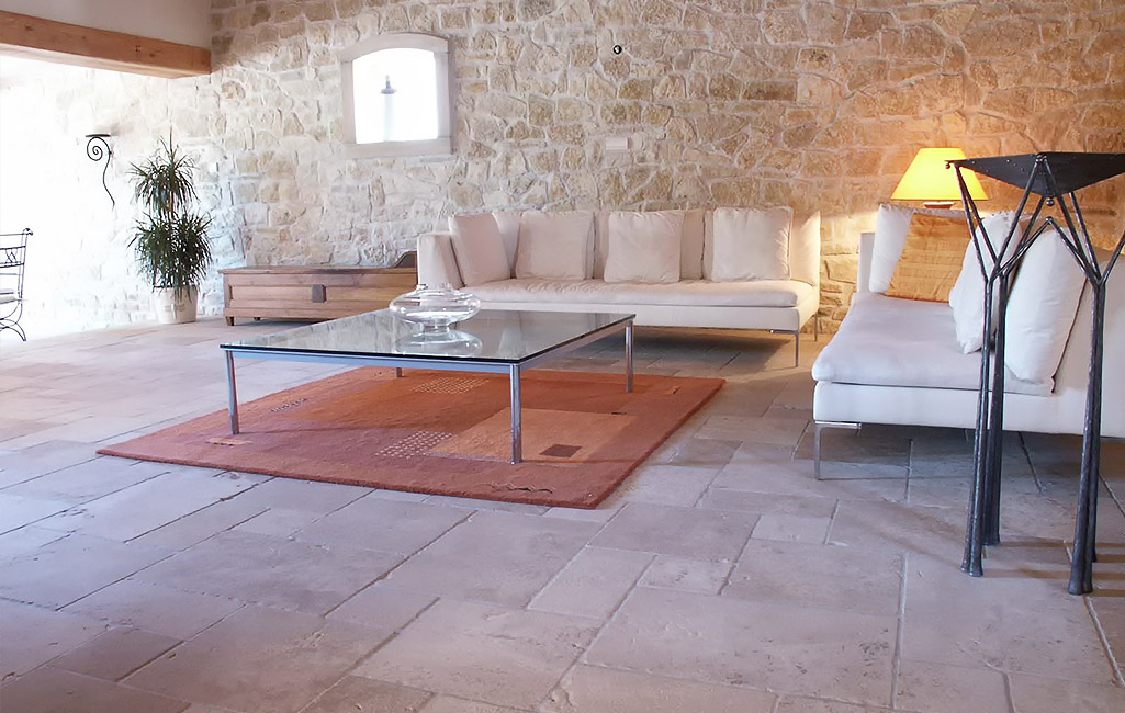 Natursteine & antike Fliesen für Ihr Wohnzimmer von topceramic+stone